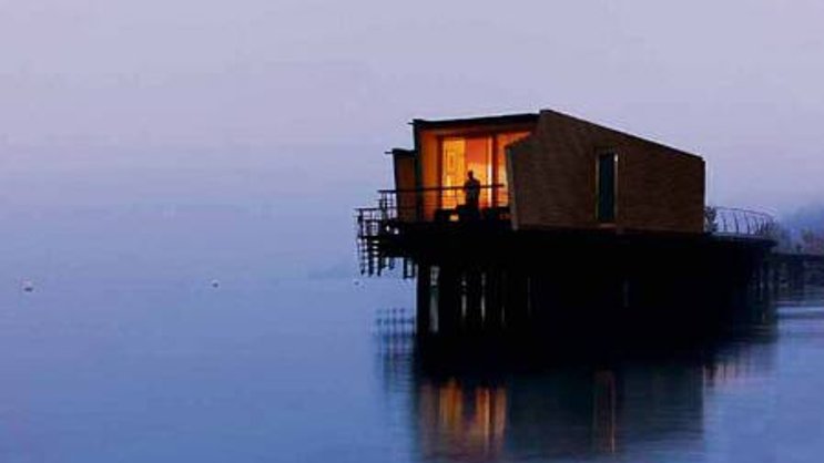 Pavillon des Hotels Palafitte, Neuenburg: Bei Nebel reizvoll, bei Sonne grossartig.