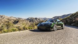 Als alltagstauglicher Sportwagen kombiniert der Porsche 911 GT3 Touring Rennstrecken-Performance mit Praxistauglichkeit.