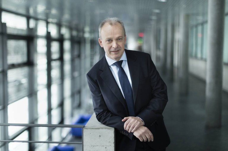 Porträt von Urs Schaeppi, CEO der Swisscom, aufgenommen am Firmenhauptsitz in Worblaufen im Kanton Bern.