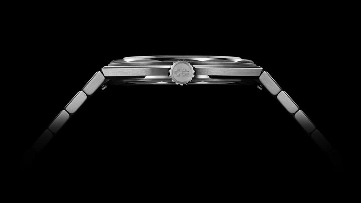 Die Uhr ist 6,6 mm hoch.