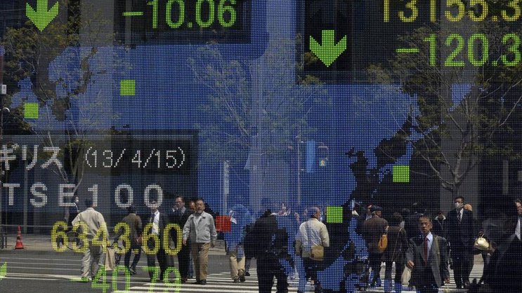 Im April fiel der Nikkei abrupt: Kursstürze wie dieser sollten Kleinanleger nicht aus der Ruhe bringen. (Bild: Keystone)