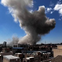 Explosion in Teheran am 1. März 2026: Der Iran-Krieg setzt auch die Weltwirtschaft kräftig unter Druck.