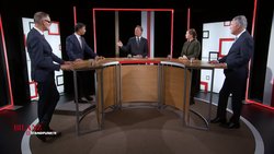 Bilanz-Chefredaktor Dirk Schütz (M.) diskutiert mit Claudia Brühwiler (2.v.r.), Rahul Sagal (2.v.l.), Beat Wittmann (1.v..r.) und Daniel Kalt.