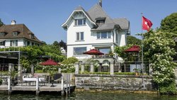 Traumlage Die Goldküstenvilla direkt am See ist für 17 Millionen Franken zu haben. PR