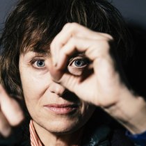Pipilotti Rist: Die Künstlerin aus dem Rheintal meistert den Balanceakt zwischen Popularität bei den Massen und Erfolg bei Kuratoren und Sammlern. Ihre Retrospektive in Sydney brach alle Besucherrekorde, ihr Werk ist vertreten im Museum of Modern Art, im Guggenheim Museum New York sowie in der Tate London.