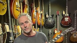 Patrick Geser ist Inhaber von Gitarren Total in Zürich.