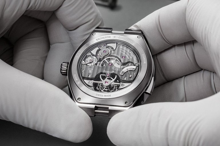 Vacheron Constantin erschuf mit der Overseas Grand Complication Openface eine wasserdichte Minutenrepetiton in einer Sportuhr.