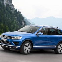 Erlaubt auch die zügige Kurvenhatz über Julier und Co.: VW Touareg  PR