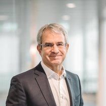 Der neue CEO Laurent Freixe lässt am Kapitalmarkttag keine Revolutionsbombe platzen – was Experten nicht verwundert.