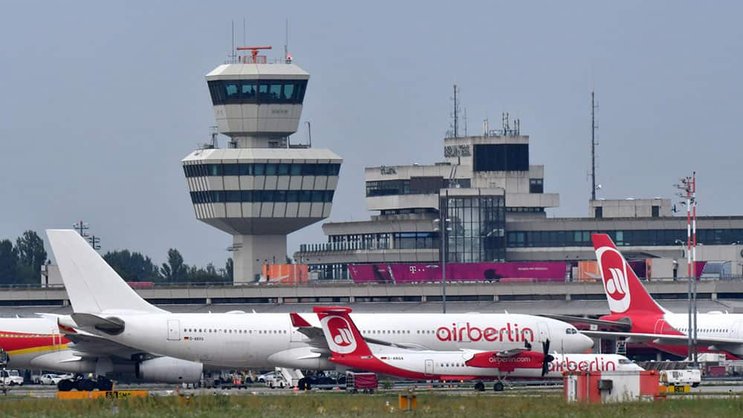 Air Berlin am Flughafen Tegel: Zukunft der Mitarbeiter ist offen. Keystone
