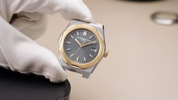 Die Schweizer Uhrenmarke Girard-Perregaux präsentiert die Laureato Fifty, eine Neuauflage ihres klassischen Sport-Chic-Modells.