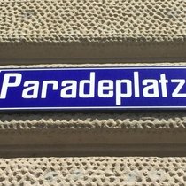 Schild am Zürcher Paradeplatz, dem symbolischen Schweizer Finanzzentrum.