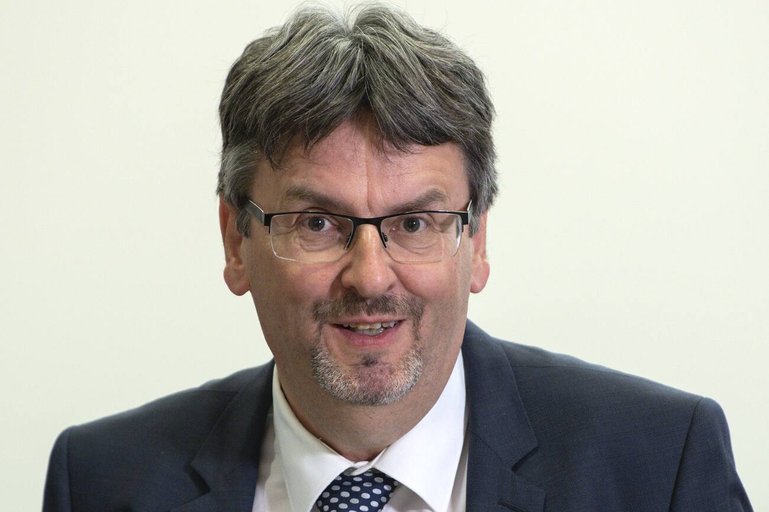 Peter Fueglistaler, Direktor Bundesamt fuer Verkehr, spricht ueber das neue Aufsichtskonzept zu den Subventionen im oeffentlichen Verkehr, am Montag, 6. Mai 2019, in Ittigen. (KEYSTONE/Peter Schneider)