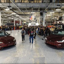 Am Sonntag sind im Tesla-Werk im kalifornischen Fremont Tesla die letzten Modelle S und X produziert worden.