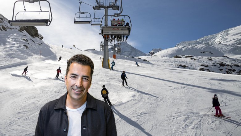 Des skieurs skient sur les pistes de ski sous le telesiege de Laengfluh aux alentours du Glacier de Fee devant la montagne de Allalinhorn ce vendredi 17 fevrier 2023 a Saas-Fee. (KEYSTONE/Laurent Gillieron)
TOI Magic-Pass-Chef Sébastien Travelletti