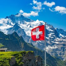 Mit dem roten Pass kommst du aktuell in 185 Länder ohne Visa.