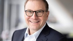 Martin Hirzel ist seit Januar 2021 Präsident von Swissmem, dem Verband der Schweizer Maschinen-, Elektro- und Metallindustrie, und seit über 25  Jahren in der Schweizer Industrie tätig.