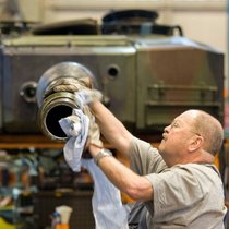 Ruag-Mitarbeiter: Die Schweiz landet im WEF-Ranking nur noch auf Platz vier.