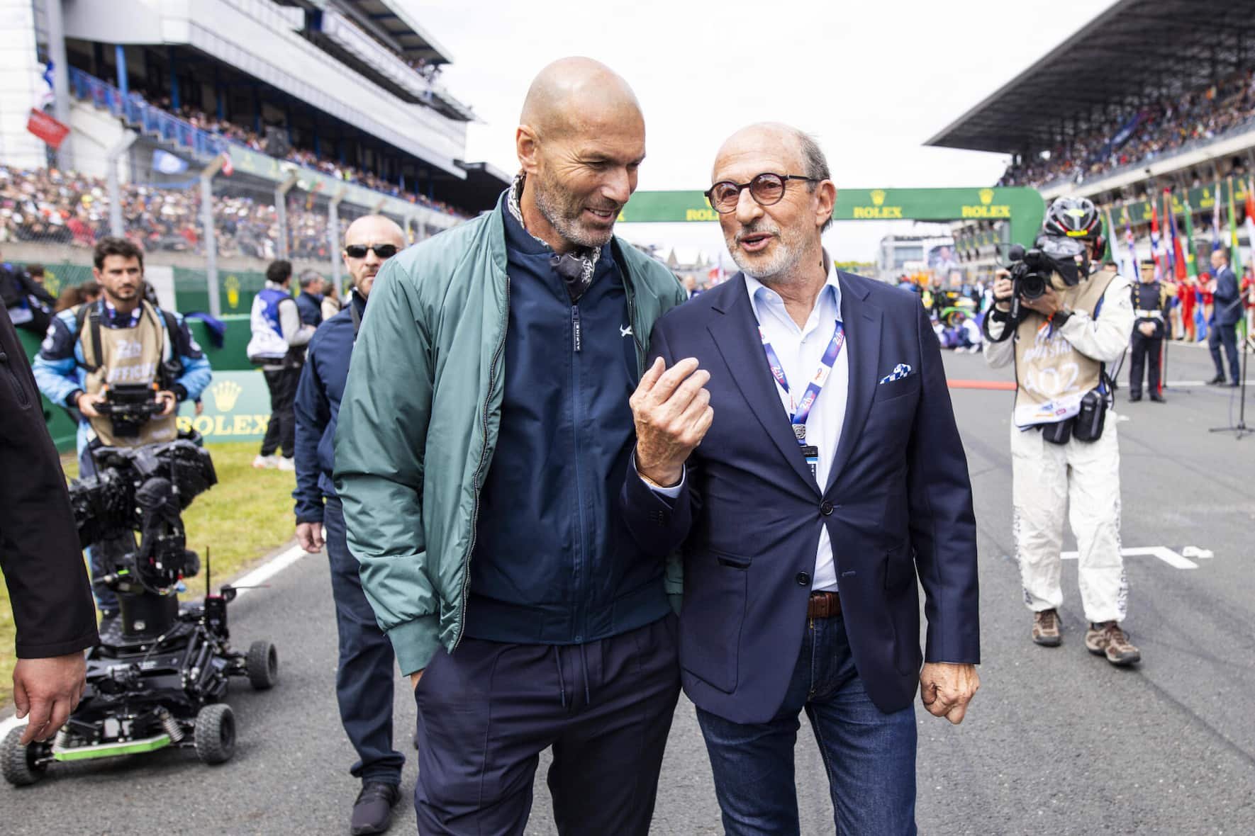 Motorsportfan und Formel-1-Sponsor: Richard Mille (r.) mit Ex-Fussballstar ­Zinédine Zidane am 24-Stunden-Rennen von Le Mans.