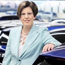 Sprachwissenschaft und Autohandel: In Karin Stüber schlagen zwei Herzen.