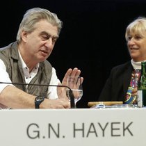 Geschwister Nick und Nayla Hayek übernahmen Uhrenriesen Swatch einst vom Vater.