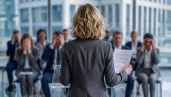 KI kann beim Schreiben von Reden helfen, aber ohne Prüfung sind unerwünschte Reaktionen möglich.