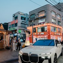 Ein Abend im exklusiven Stadtteil Apgujeong in Seoul. TIM FRANCO für WSJ