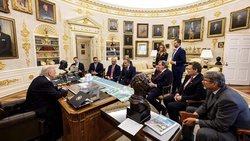 Ringen um Zölle: Donald Trump und die sechs Schweizer im Oval Office.