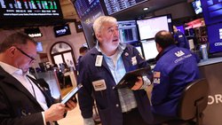 Aktienhändler am Dienstag an der Börse in New York: Wie geht es mit den Tech-Aktien weiter?