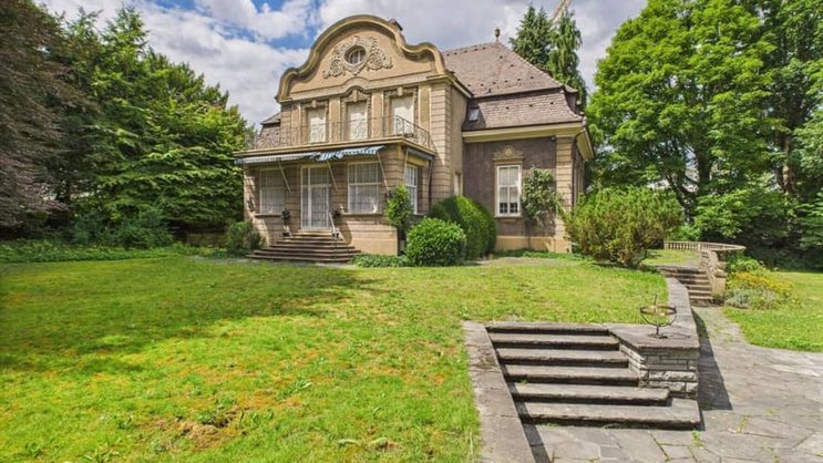 Diese Basler Villa ist derzeit zum Verkauf ausgeschrieben.