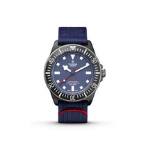 Ein neuer Chronograph und eine neue Dreizeigeruhr: