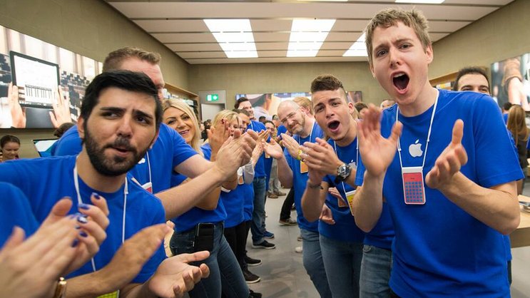 Eröffnung des Apple-Geschäfts in Basel 2014: Schweizer sind Kunden erster Stunde. Keystone