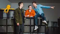Passion für Technologie: Tobias Giger, Lander Van Breda und Ben Kayser (v.l.) vereinfachen mit ihrer Software die Kommunikation für Events.