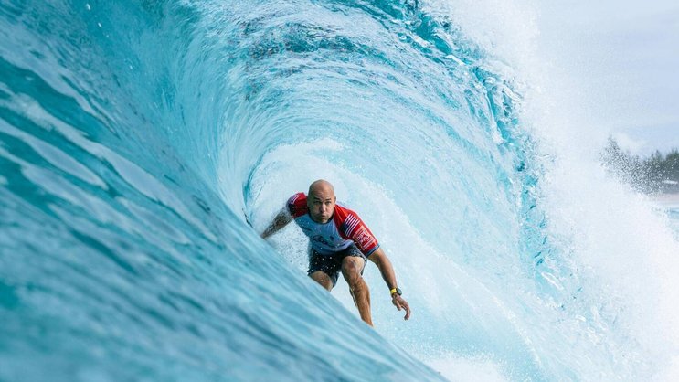 Kelly Slater in seinem Element. Obwohl er seit fast 50 Jahren surft, gibt es nichts, was er lieber täte.