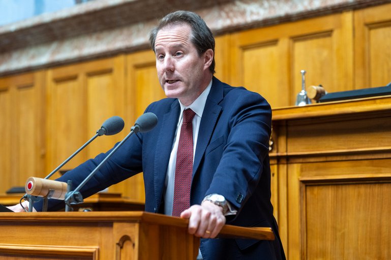 Der Nationalrat hat einer Aeschi-Motion mit 123 zu 54 Stimmen deutlich zugestimmt.