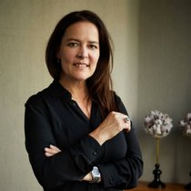 Nina Müller ist seit Frühling 2020 CEO vom Luxuskaufhaus Jelmoli, das ab November im Circle am Flughafen Zürich gleich mit zwei Geschäften präsent sein wird.