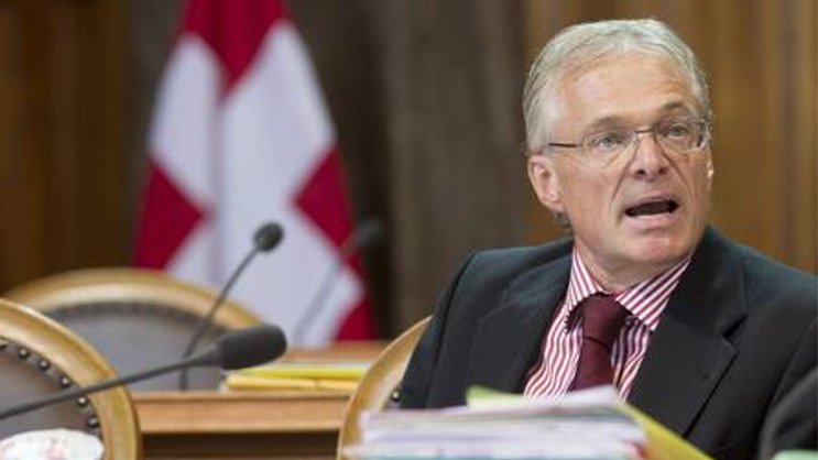 Kämpft gegen zu hohe Saläre. Thomas Minder. (Bild: Keystone)