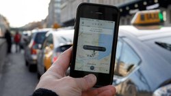 Abholen: Uber bezahlt seinen Fahrern keine Sozialabgaben. Keystone