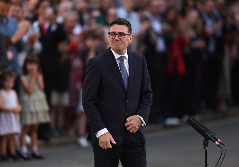 Gleich am ersten Amtstag als Premier von Grossbritannien hat Andy Burnham die Macht der Anleihenmärkte zu spüren bekommen.