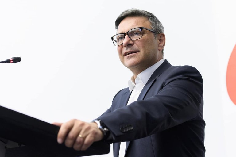 Giorgio Tuti, Praesident SEV, spricht waehrend der 296. SGB-Delegiertenversammlung, am Freitag, 25. Mai 2018 in Bern. (KEYSTONE/Anthony Anex)