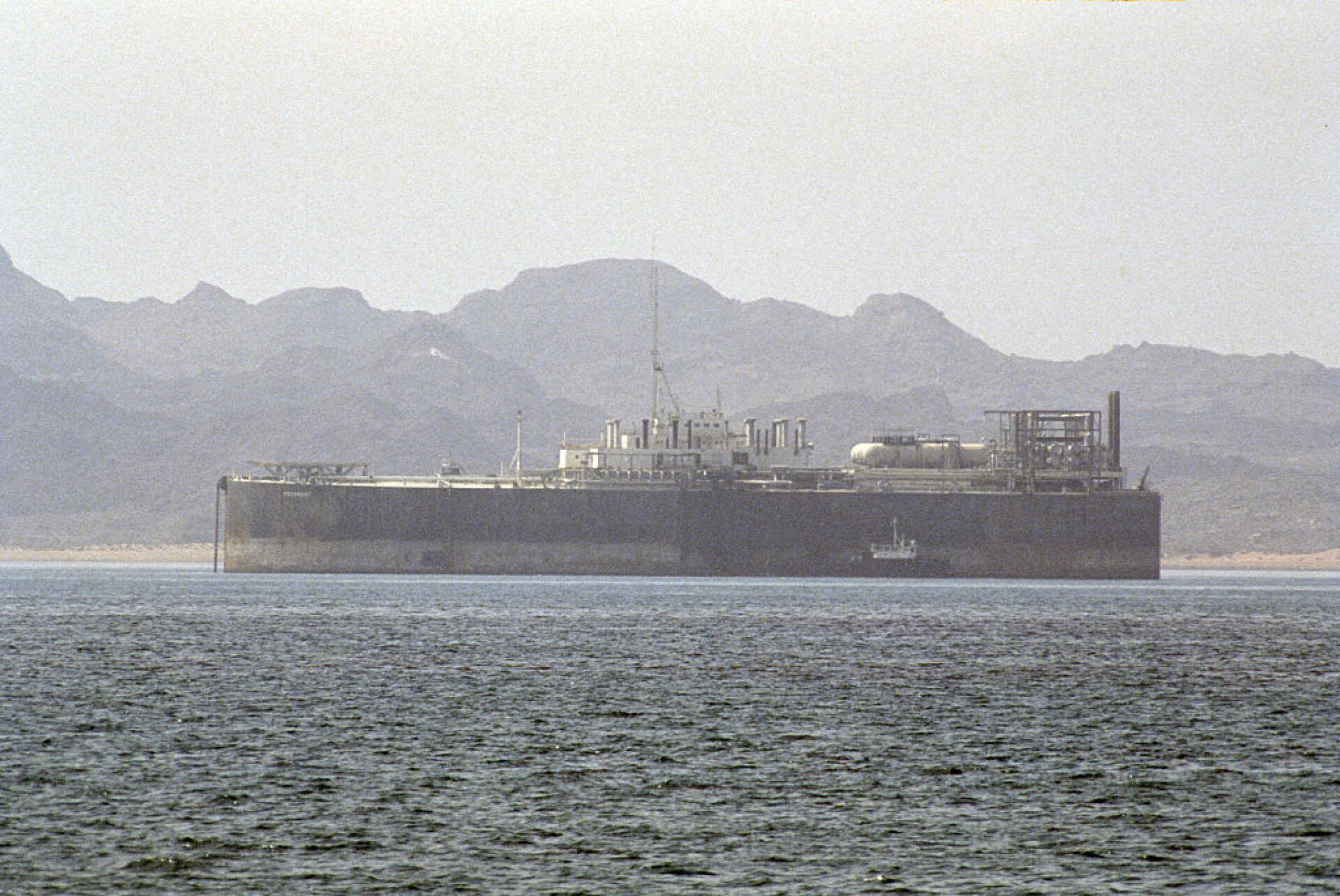 Ölsupertanker in der Straße von Hormus