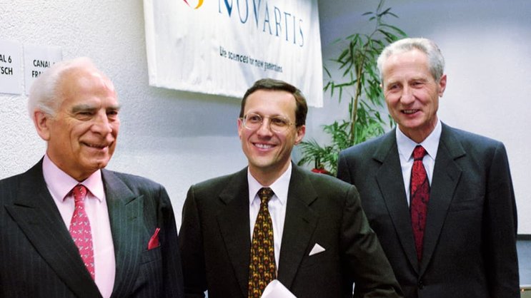 1996: Sandoz-Präsident Marc Moret, Arzt Daniel Vasella und Ciba-Präsident Alex Krauer (v.l.).