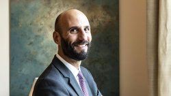Samy Chaar (48) ist Chefökonom der Lombard Odier Group sowie Chief Investment Officer Schweiz und Partner. Chaar hat eine Stimme im Investment­komitee.