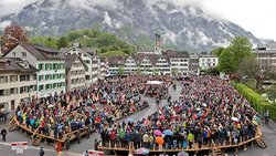 Der Kanton Glarus brilliert durch hohe Interaktivität mit seinen Bürgern – an der Landsgemeinde ebenso wie auf Facebook.