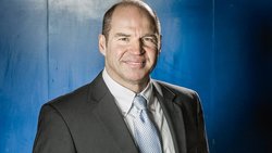 Fünfmal Weltcup-Gesamtsieger, viermal Weltmeister: Marc Girardelli im Business-Look.