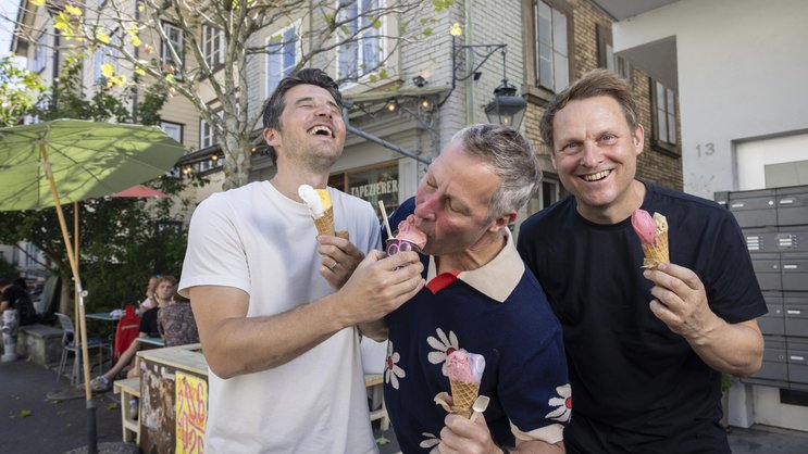 Drei der vier Inhaber der Gelateria di Berna: Andy Käser und die Brüder Hansmartin und David Amrein in der Länggasse.
