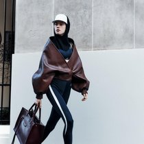 Balenciaga: Look aus der Herbstkollektion 2026.
