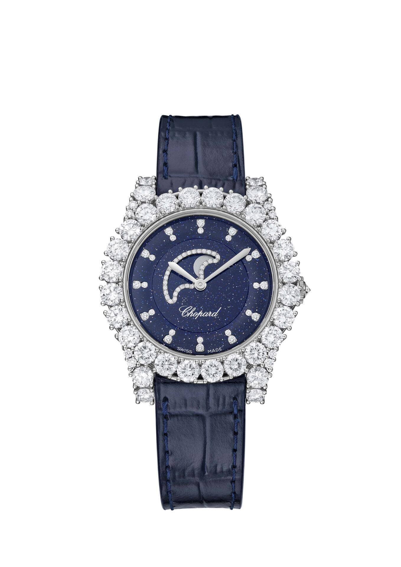 Chopard
Die weissgoldene Automatikuhr L’Heure du Diamant Mondphase zeigt den Mond mit astrono­mischer ­Präzision, gerahmt von Diamanten in Kronenfassung.