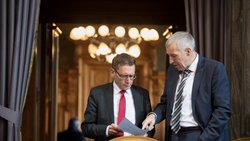 Pirmin Bischof (l.) und Konrad Graber haben massgeblich die Gleichung «1 Steuerfranken ergibt 1 AHV-Franken» entwickelt.