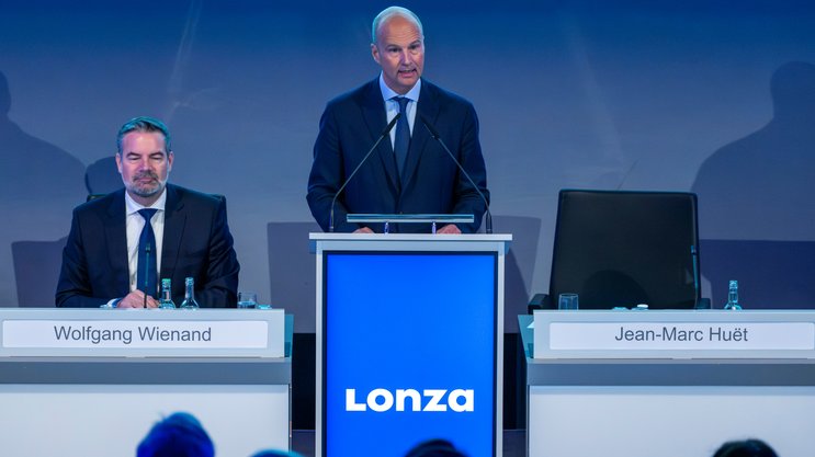 CEO Wolfgang Wienand kam von Siegrfied, und Verwaltungsratspräsident Jean-Marc Huët verkaufte bei Heineken Biere, bevor er zu Lonza kam.